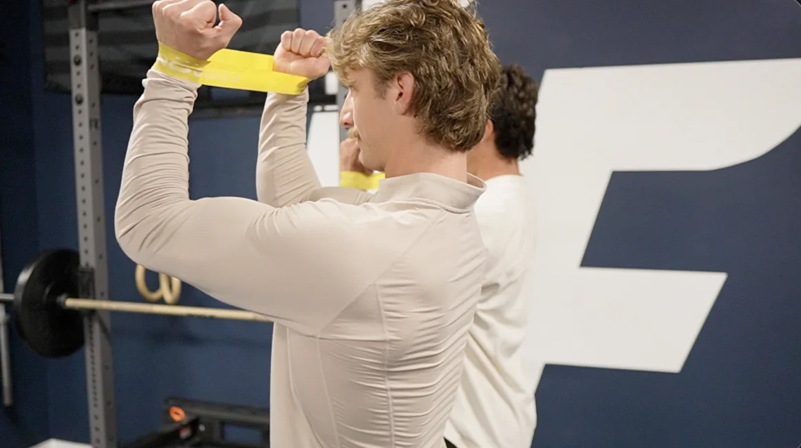 Guided shoulder rehabilitation in the Form training space